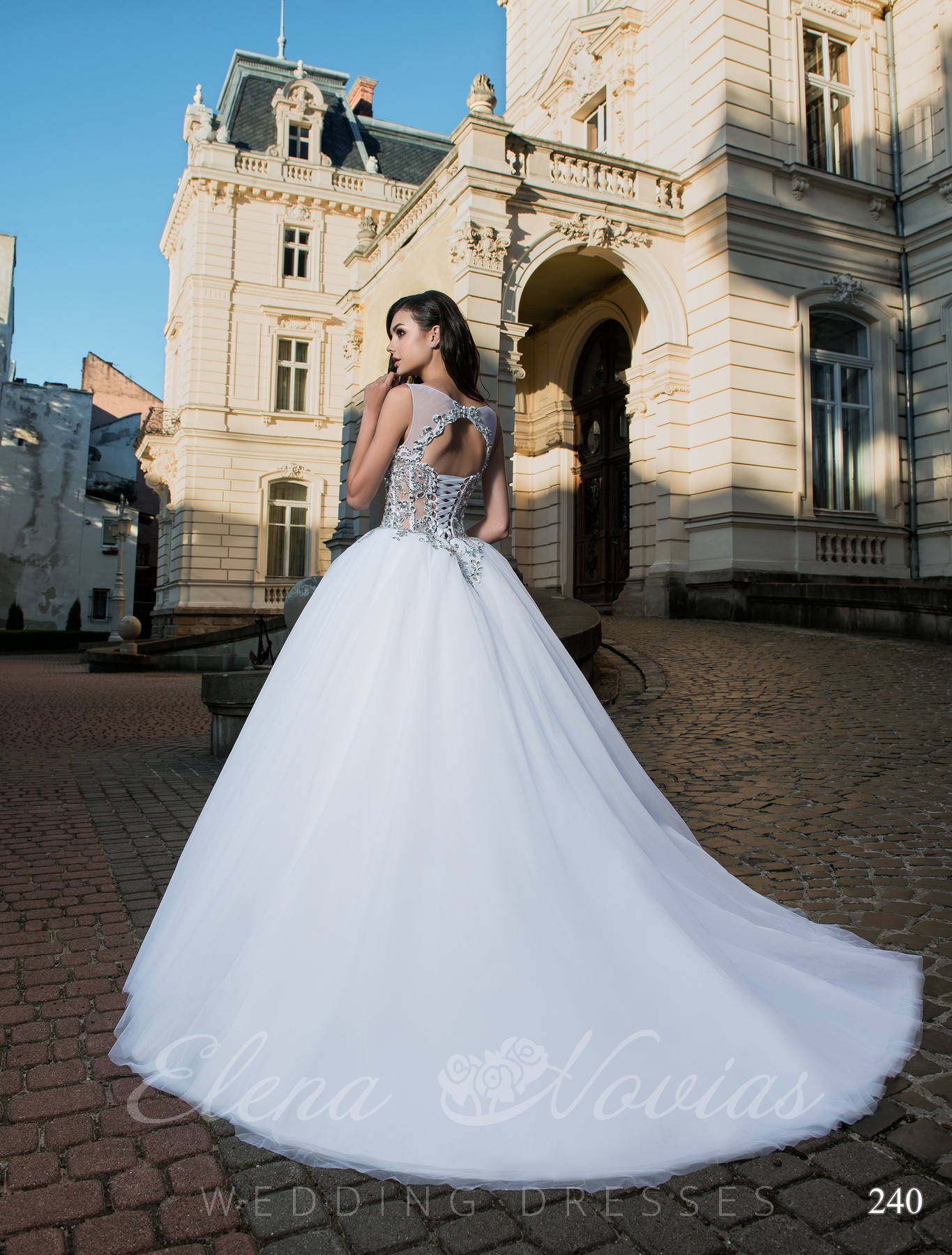 Свадебное платье с камнями Сваровски модель 240